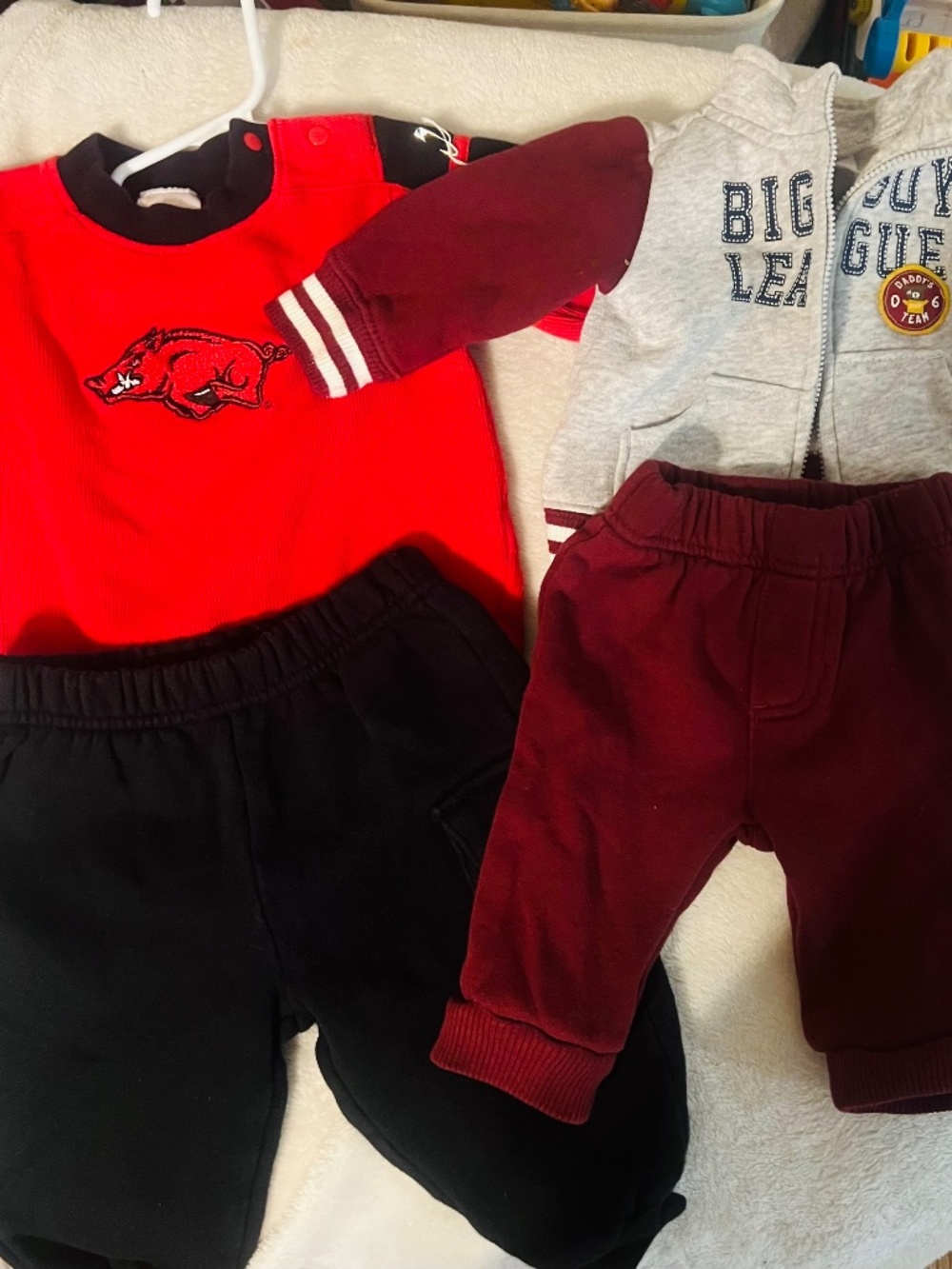 2 Outfits Baby Boy 0-3mo Newborn Arkansas Razorbacks